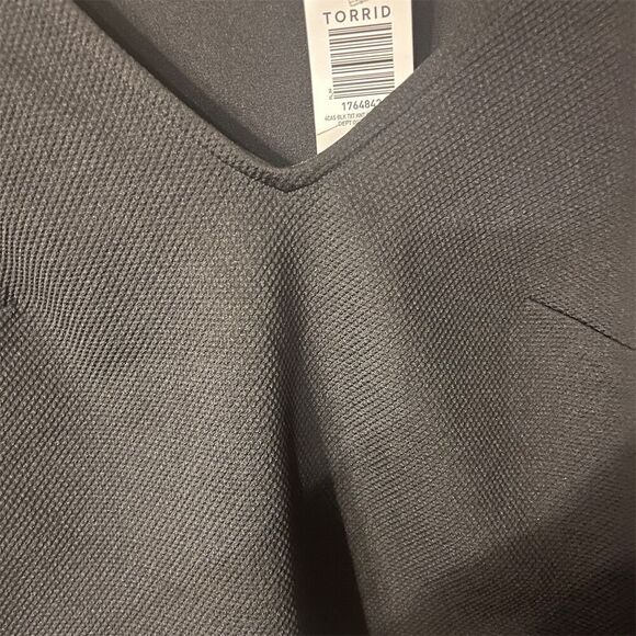 Torrid Plus Sz 0 Black Textured Skater V Neck Short Sleeve Stretch Top Sz L NWT - Picture 7 of 9